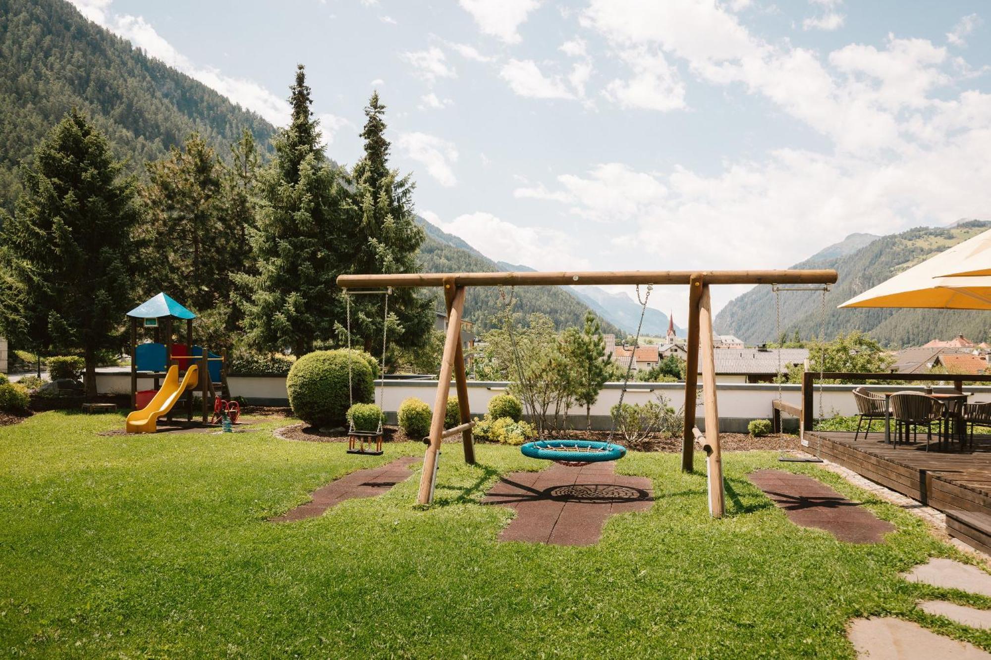 Miaflor Familien- & Aktivresort 4* Ried im Oberinntal
